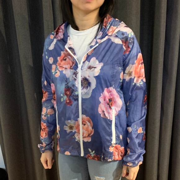Flowered windbreaker - Picture 1 of 2